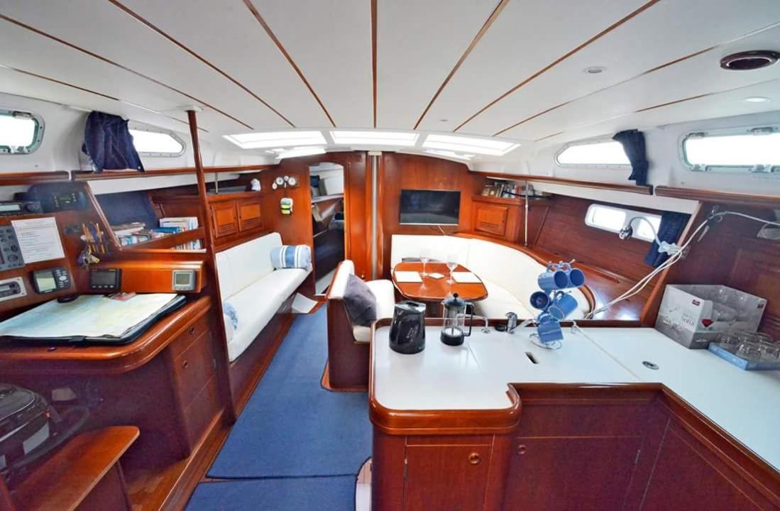 Luxury Yacht Stay "White Dove" Sleeps 6 ジブラルタル エクステリア 写真