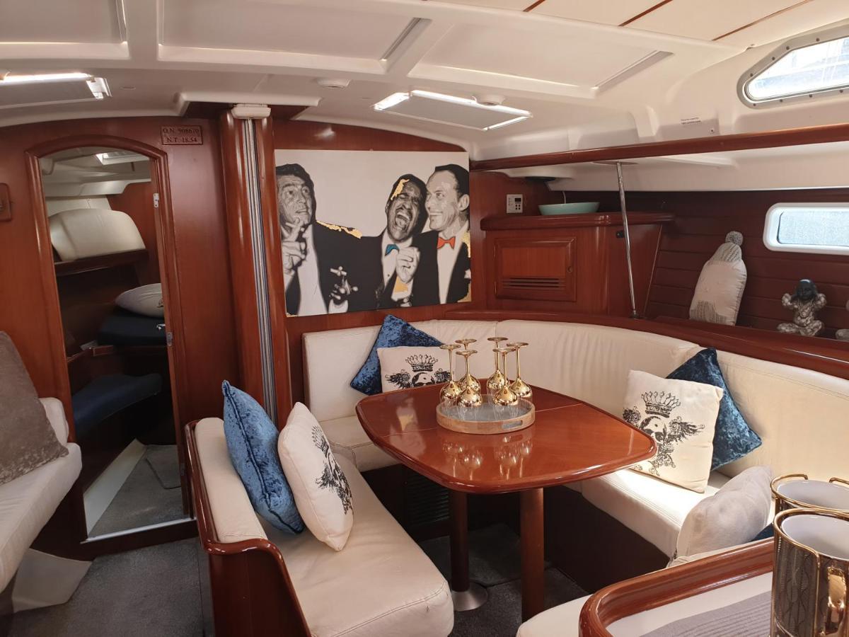 Luxury Yacht Stay "White Dove" Sleeps 6 ジブラルタル エクステリア 写真