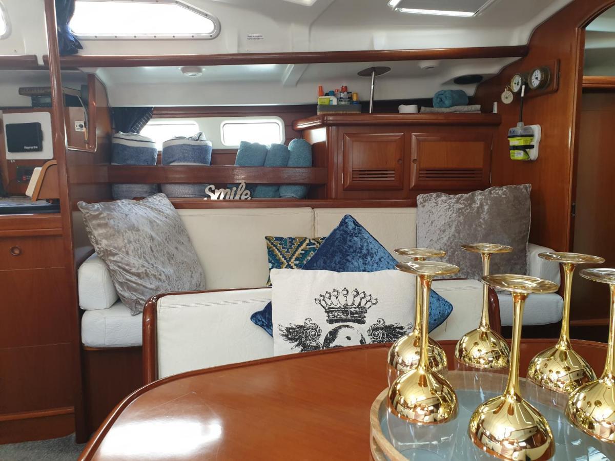 Luxury Yacht Stay "White Dove" Sleeps 6 ジブラルタル エクステリア 写真