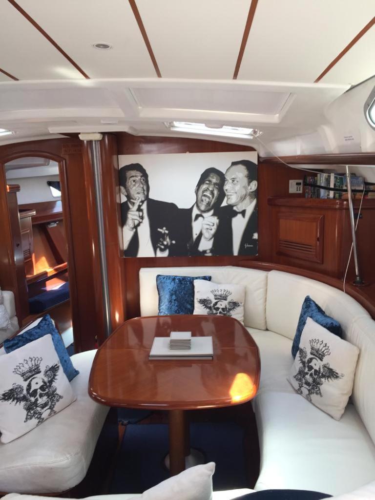 Luxury Yacht Stay "White Dove" Sleeps 6 ジブラルタル エクステリア 写真