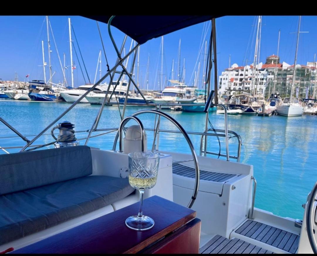 Luxury Yacht Stay "White Dove" Sleeps 6 ジブラルタル エクステリア 写真
