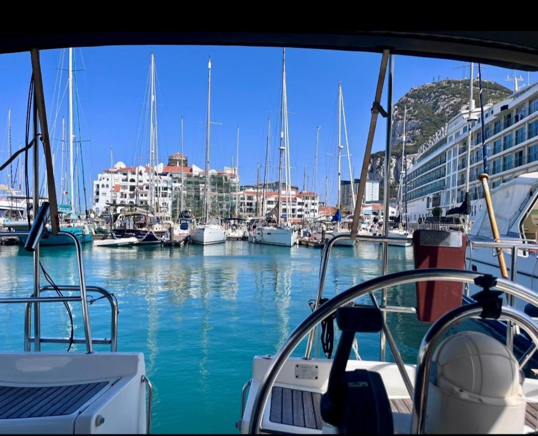 Luxury Yacht Stay "White Dove" Sleeps 6 ジブラルタル エクステリア 写真