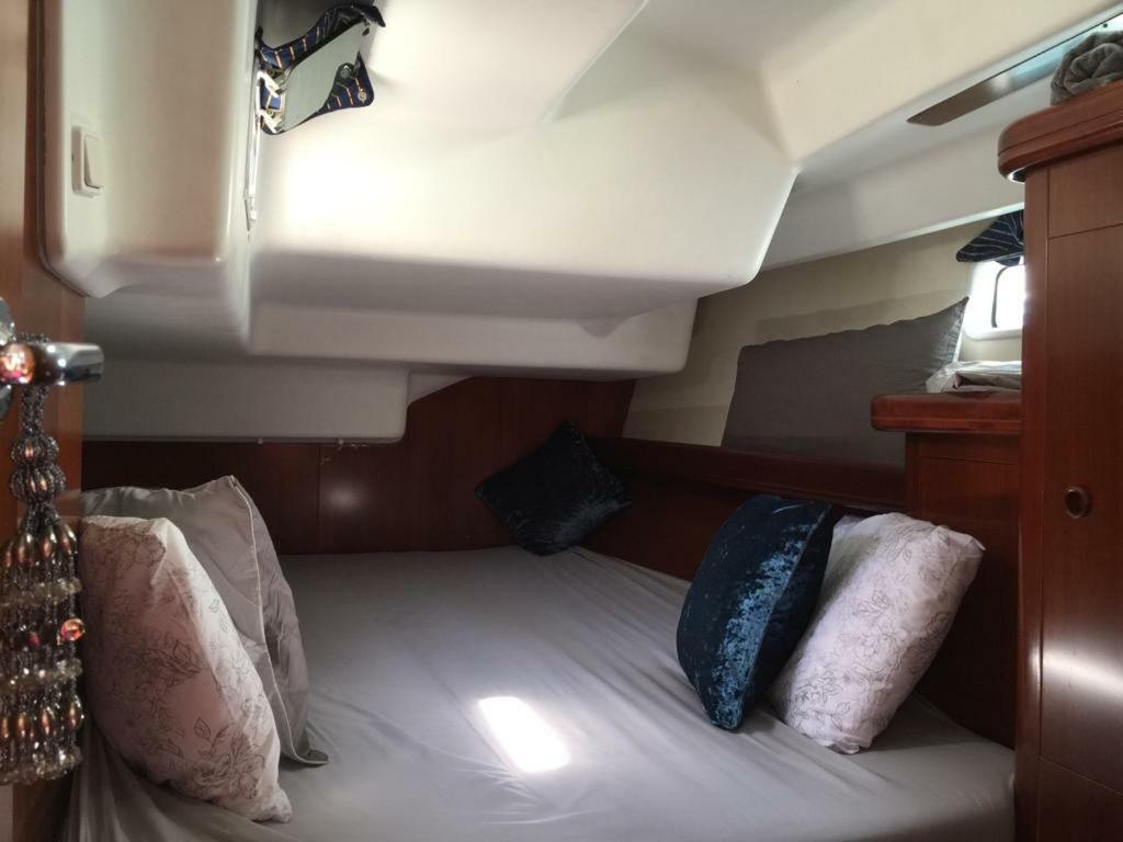 Luxury Yacht Stay "White Dove" Sleeps 6 ジブラルタル エクステリア 写真